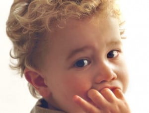 علل و درمان ناخن جویدن در کودکان